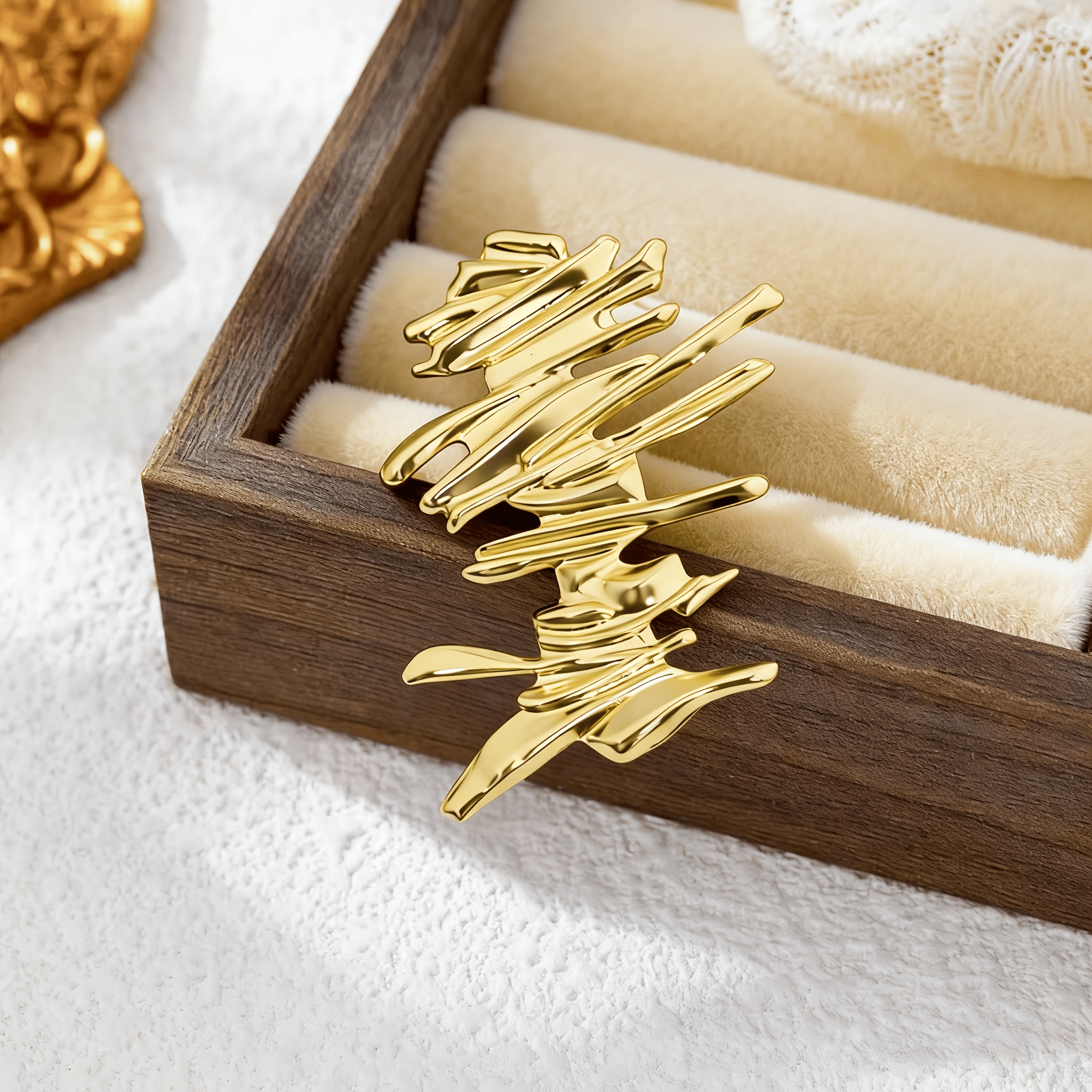 Women's 3D Liquid Sculpture Abstract Brooch, Avant-Garde Design